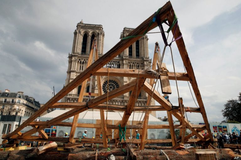 Reconstrução em Madeira da Catedral de Notre-Dame:Tradição e Inovação ao serviço do Património